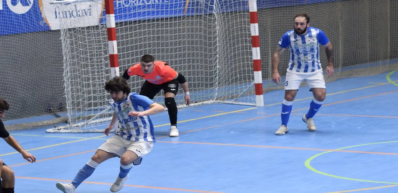 Frenazo del Racing de Mieres en su visita a un rocoso Avilés Sport F.S.