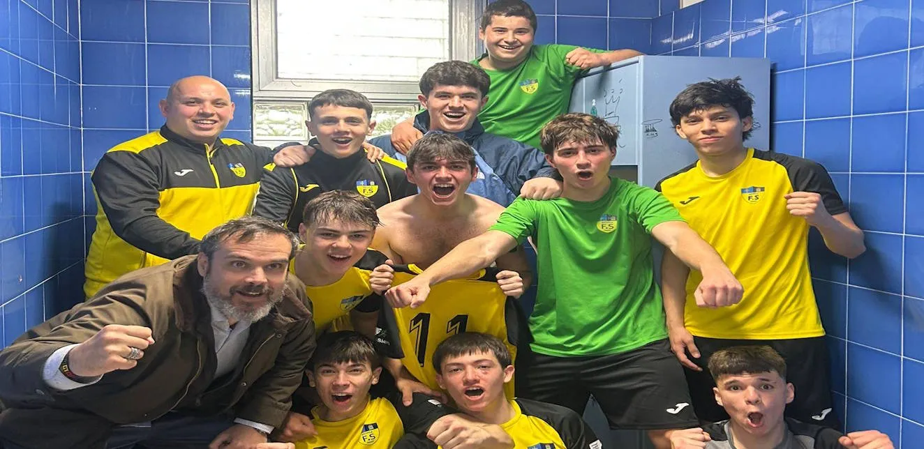 El título de la Liga Juvenil se decide en Blimea: la E.F.S. de Siero B, a un punto de la gloria ante la atenta mirada del Racing de Mieres