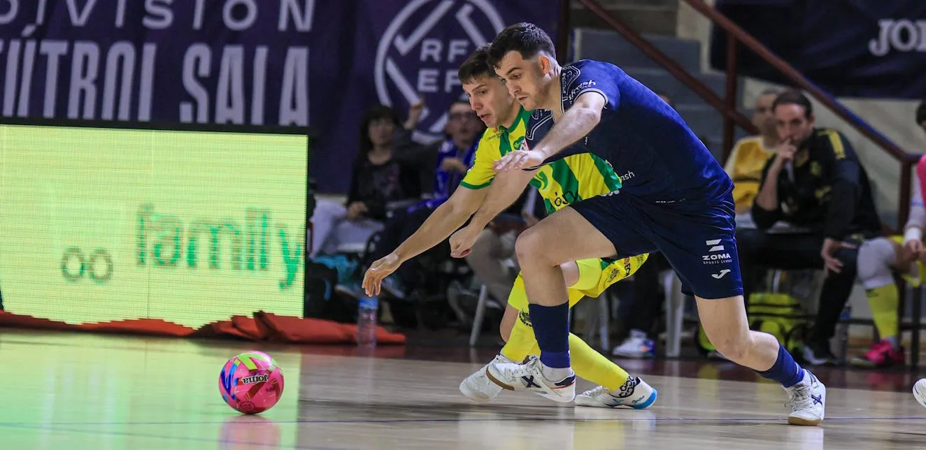 El Jaén Paraíso Interior asalta Alzira guiado por un heroico Espíndola y se afianza en el play-off (2-4)