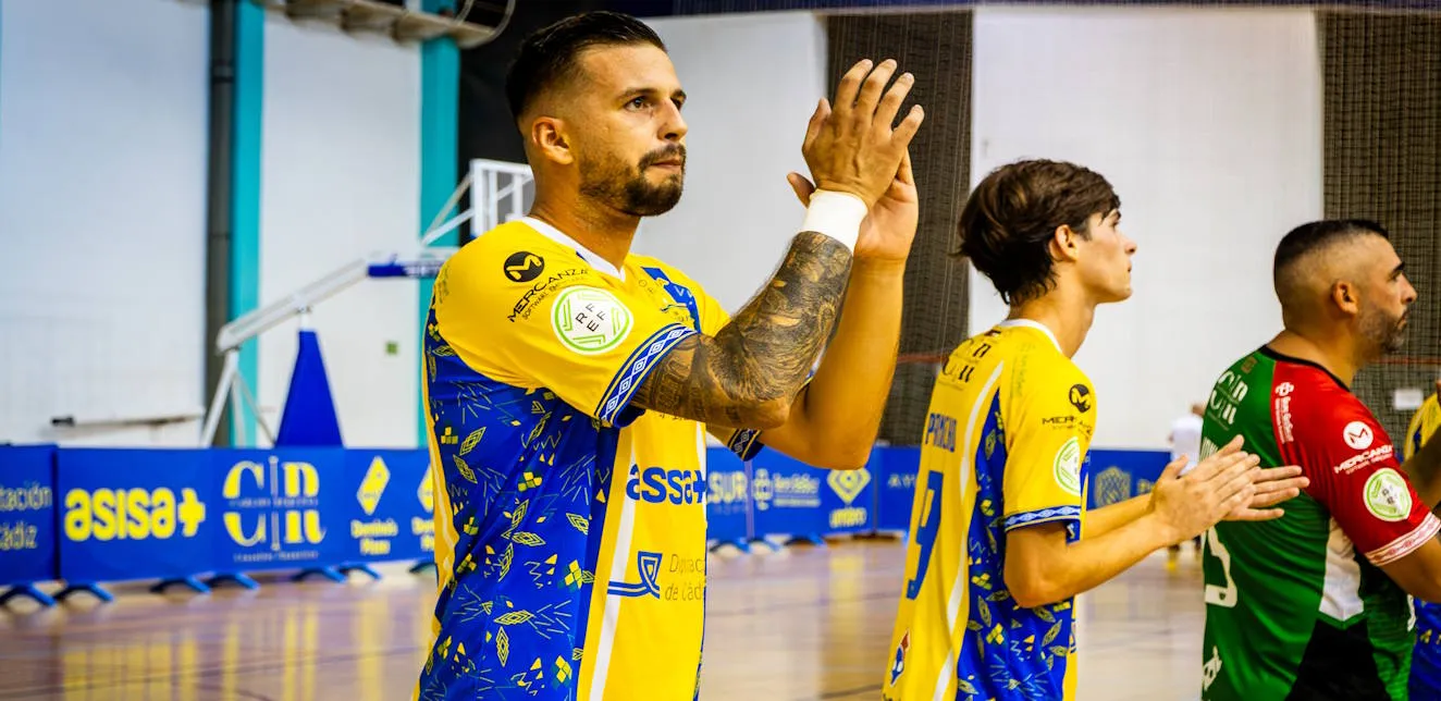 Óscar Moguel renueva con el CD Virgili Cádiz para la temporada 2026-2027